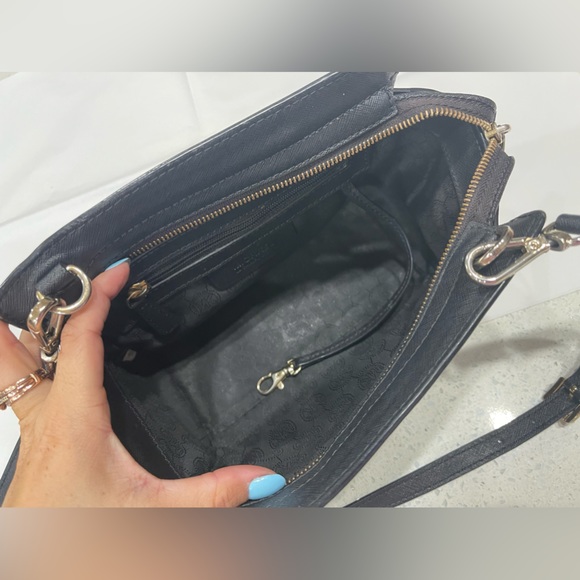 Michael Kors Crossbody EC - Picture 6 of 9